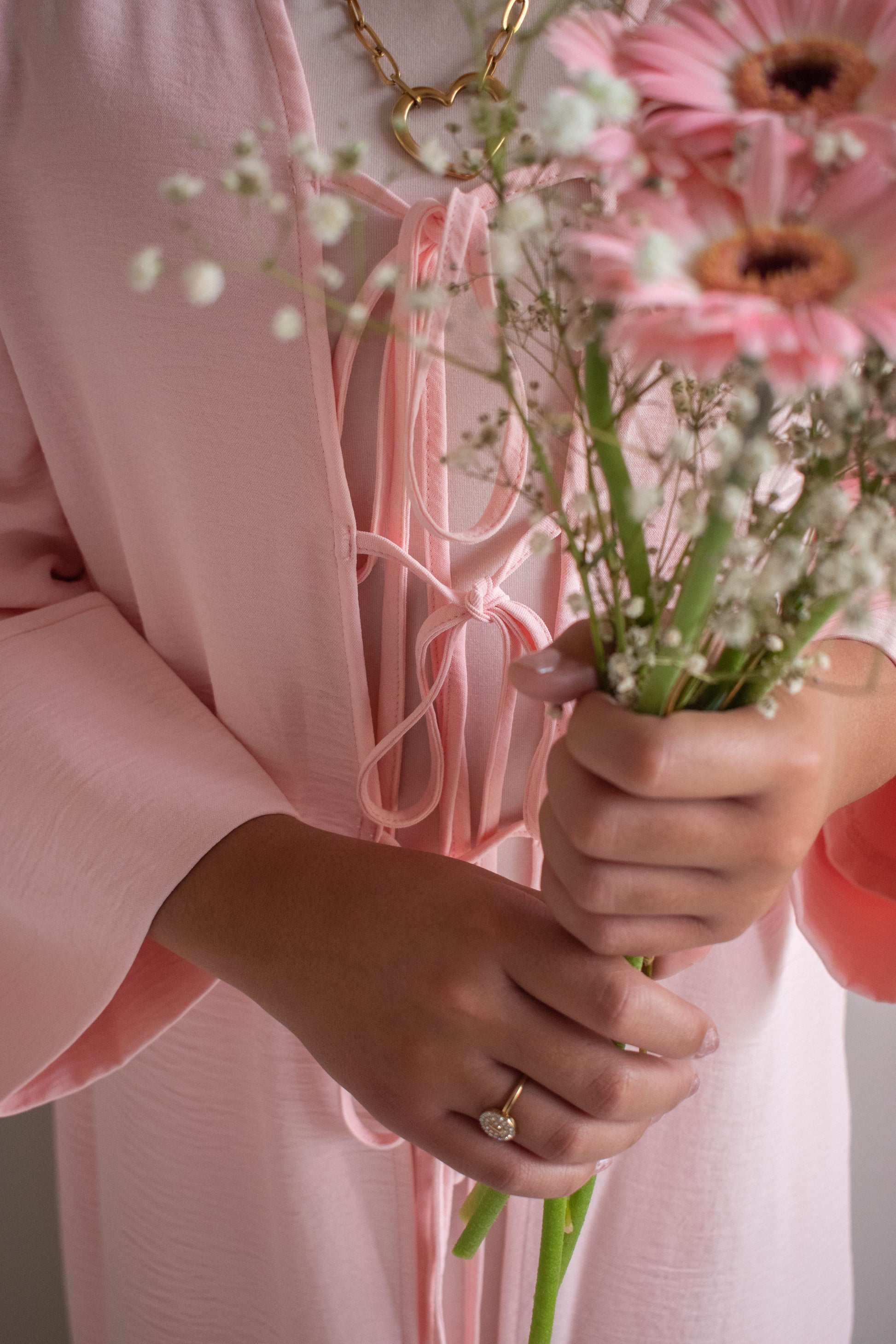 Nana Pastel Pink Abaya met striksluiting