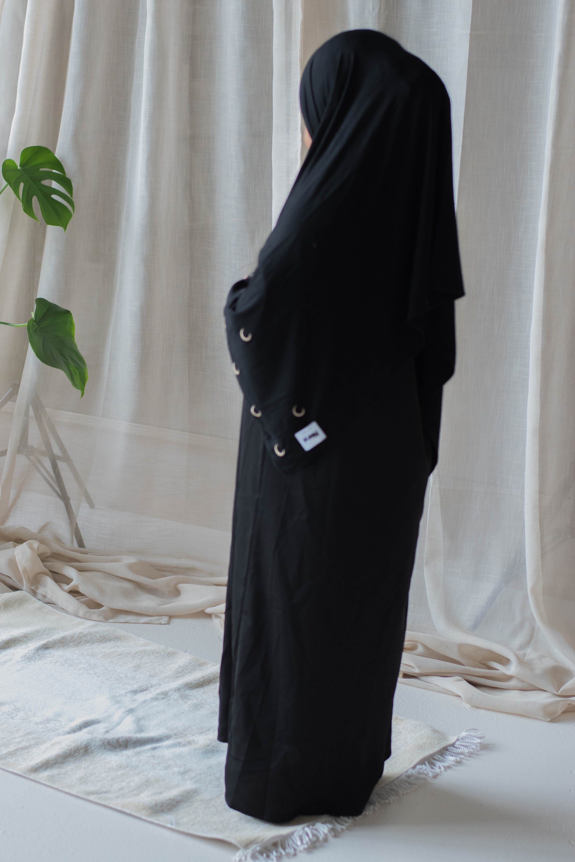 Prayer Set “Midnight” – Moon Dress & Moon Hijab