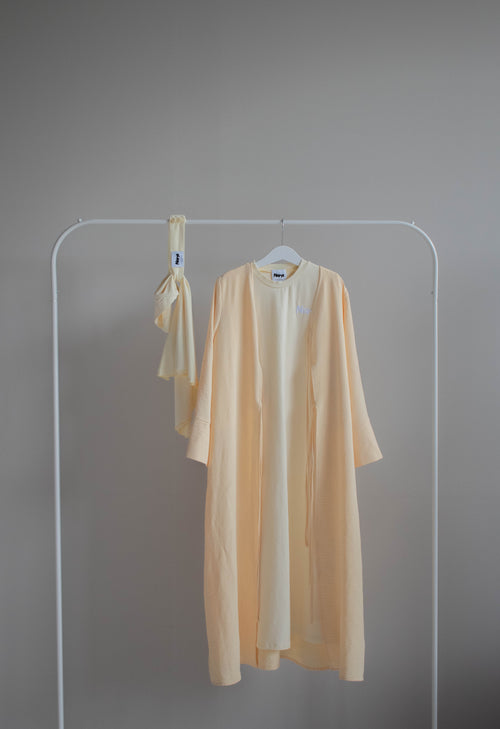 Butter Yellow Bundel – 3-Delige Set met Dress, Abaya & Hijab