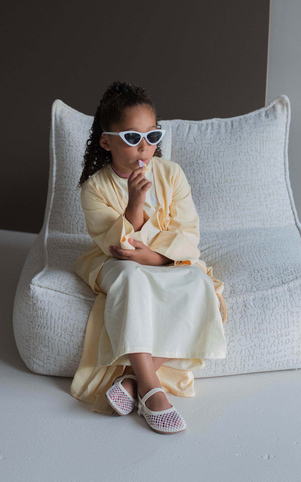 Butter Yellow Abaya met striksluiting